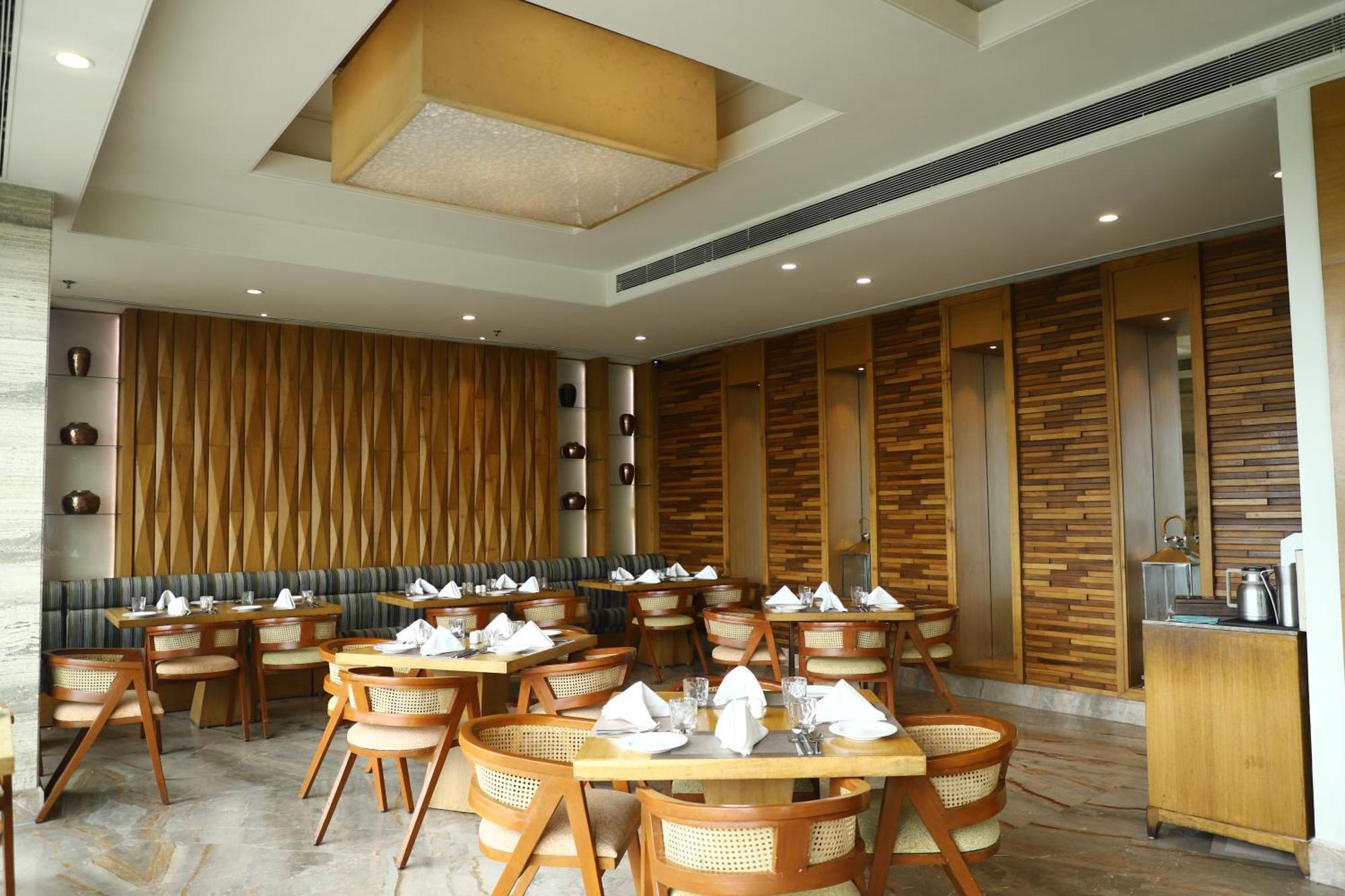 Efcee Sarovar Premiere Bhavnagar Zewnętrze zdjęcie